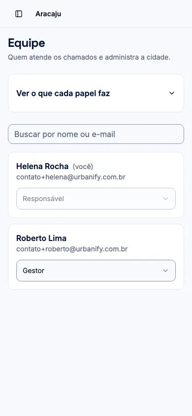 Tela Equipe, com a lista de pessoas da cidade, o campo de papel de cada uma e a explicação de cada papel ao lado., em celular
